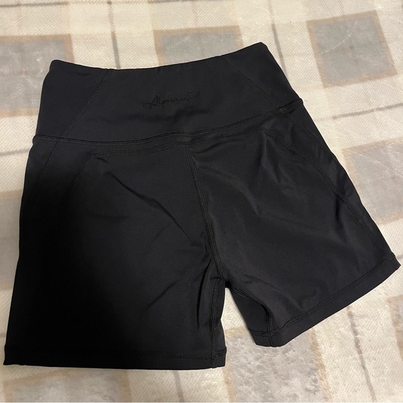 ✨SOLD✨Alphalete Pulse Surge Shorts 4” Size Medium - Picture 3 of 7